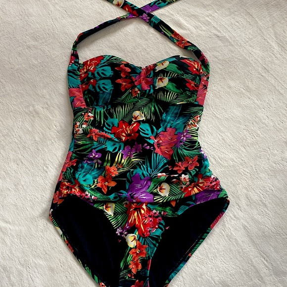 Catalina Other - NWOT Catalina ladies b-suit